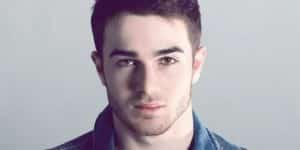 Zelimkhan Bakaev, cantante de pop ruso