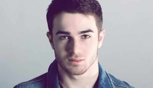 Zelimkhan Bakaev, cantante de pop ruso