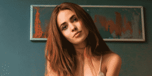 Nelly B , cantante mexicana